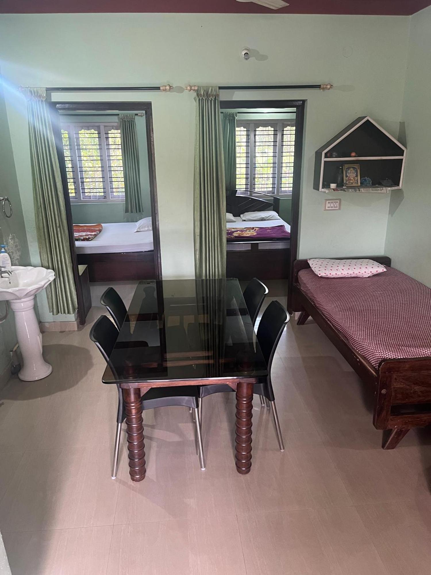 Eshwarkrupa Homestay Мадикери Экстерьер фото