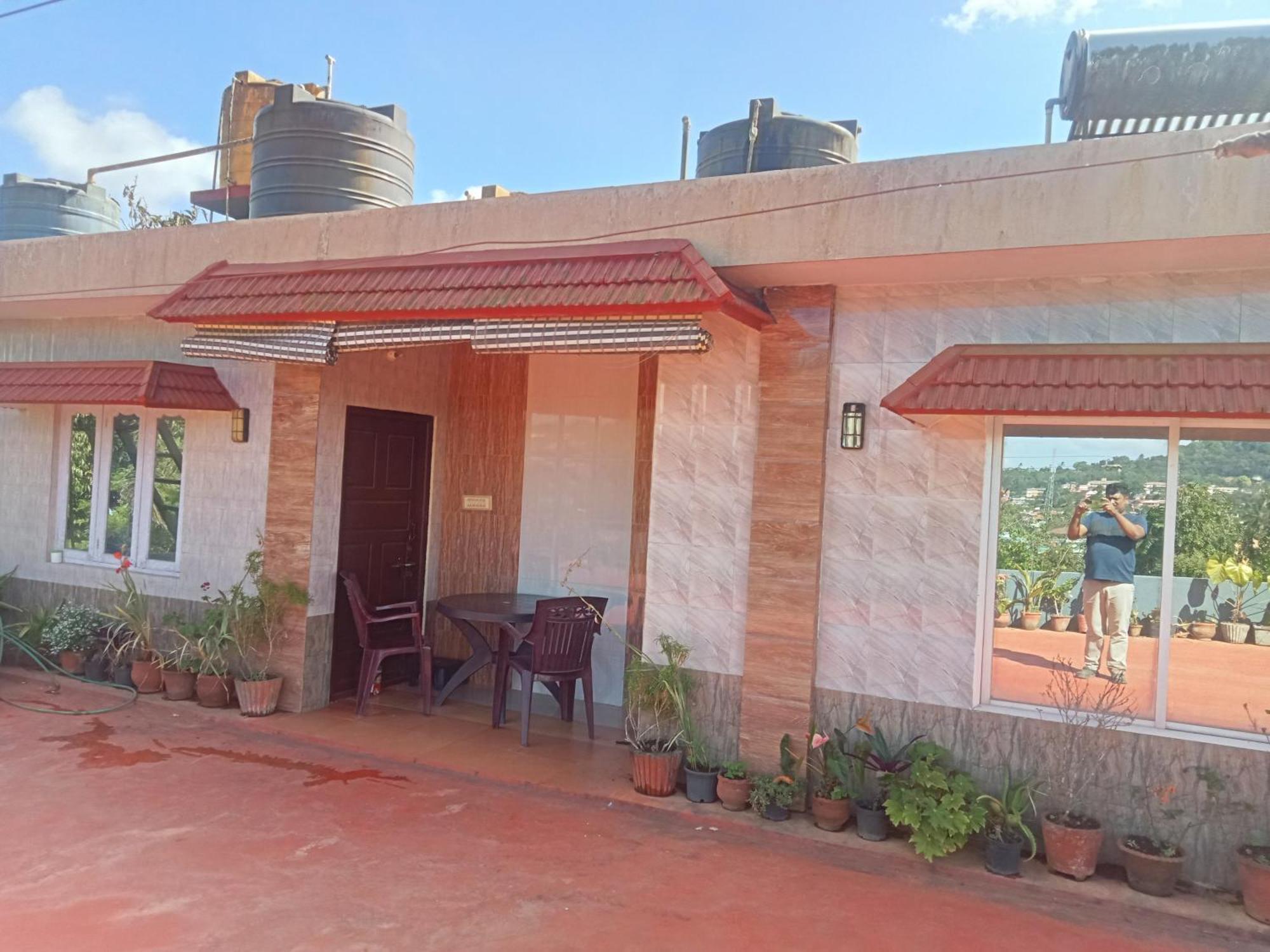 Eshwarkrupa Homestay Мадикери Экстерьер фото