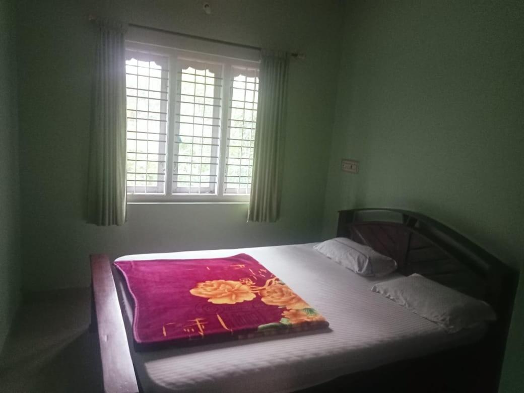 Eshwarkrupa Homestay Мадикери Экстерьер фото