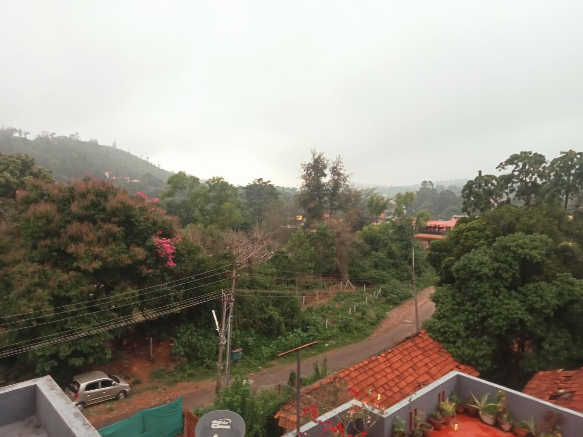 Eshwarkrupa Homestay Мадикери Экстерьер фото