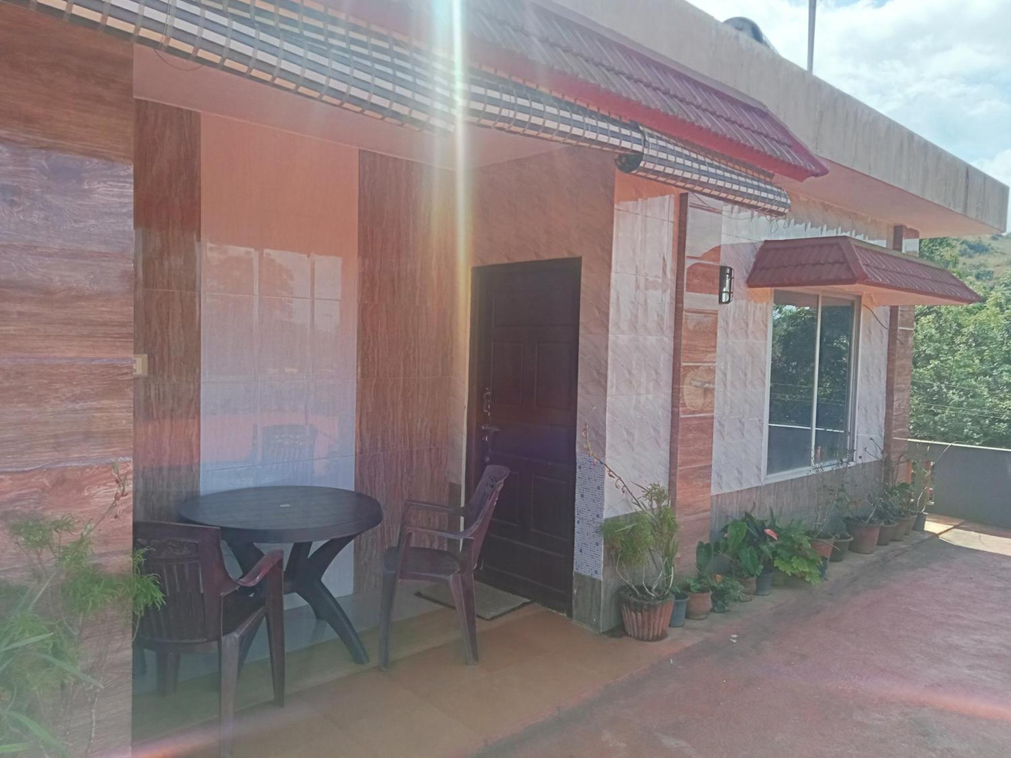 Eshwarkrupa Homestay Мадикери Экстерьер фото